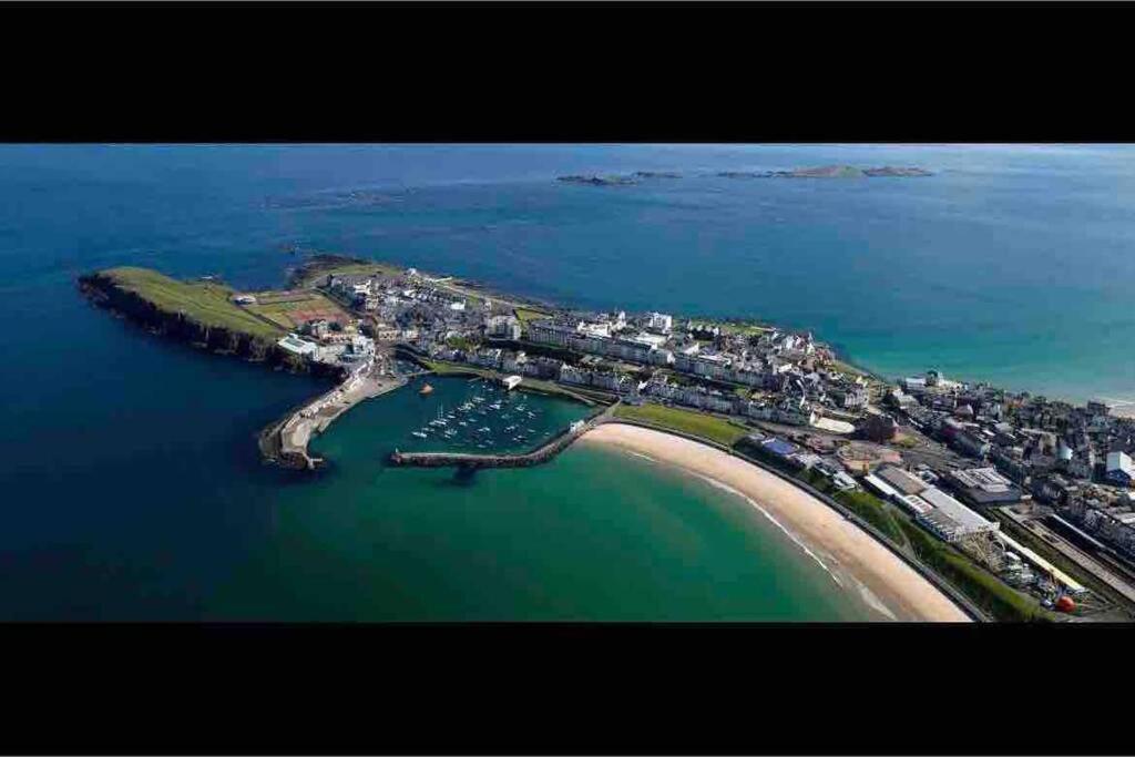 Luxurious Beach Front Apartment In Portrush Eksteriør billede