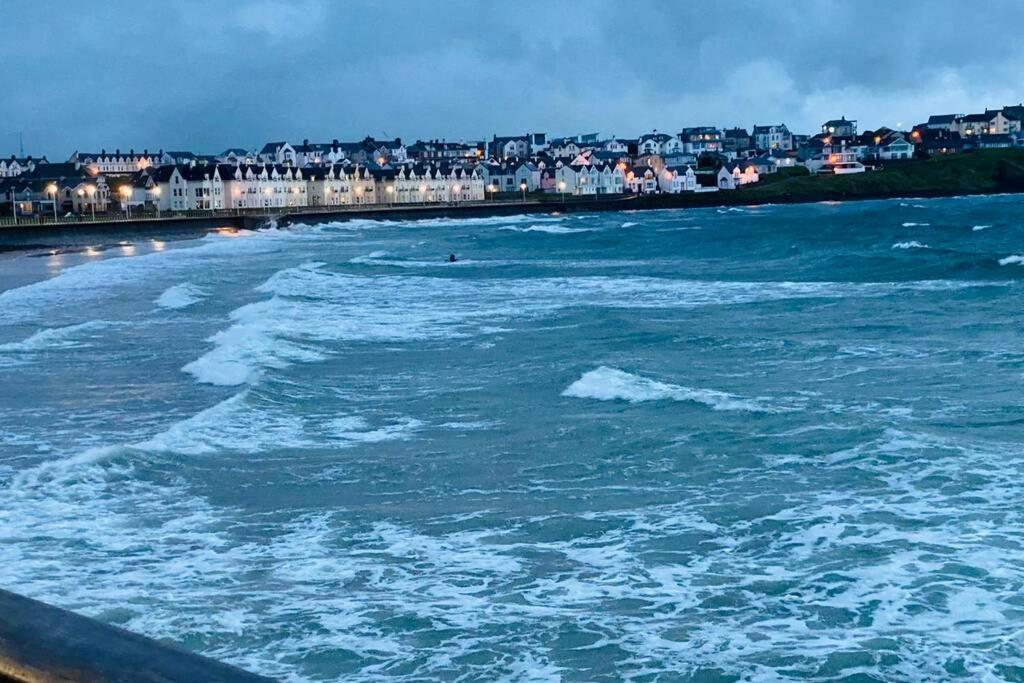 Luxurious Beach Front Apartment In Portrush Eksteriør billede